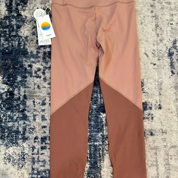 Vuori Women's CB Studio Yoga Leggings Color Light Terracota Size Medium NEW - Picture 7 of 11